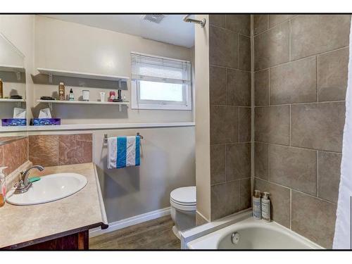 1430 4 Ave Nw, Drumheller, AB - Indoor Photo Showing Bathroom