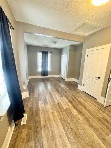 804 8 Street Se, Medicine Hat, AB - Indoor Photo Showing Other Room