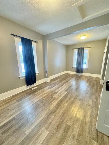 804 8 Street Se, Medicine Hat, AB - Indoor Photo Showing Other Room