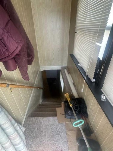 107 4 Avenue East, Hanna, AB - Indoor