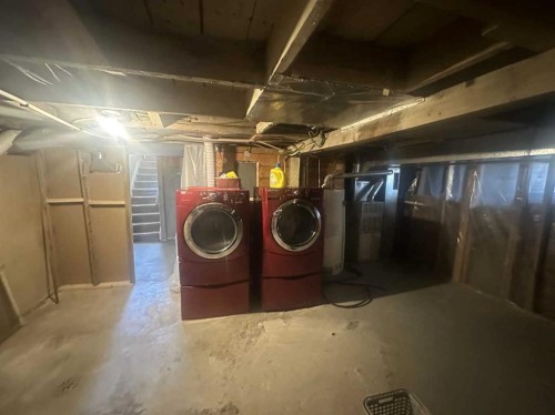 107 4 Avenue East, Hanna, AB - Indoor Photo Showing Laundry Room