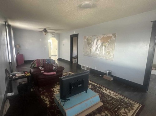 107 4 Avenue East, Hanna, AB - Indoor Photo Showing Other Room