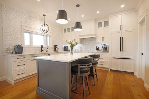 911 2 Avenue West, Brooks, AB - Indoor Photo Showing Kitchen With Upgraded Kitchen