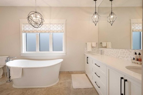 911 2 Avenue West, Brooks, AB - Indoor Photo Showing Bathroom