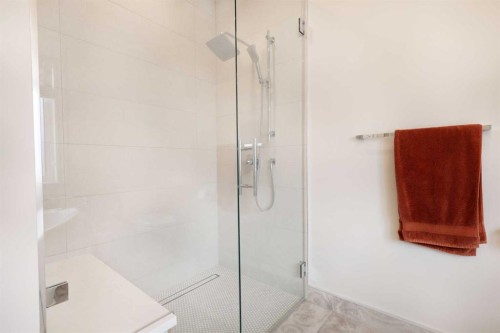 911 2 Avenue West, Brooks, AB - Indoor Photo Showing Bathroom