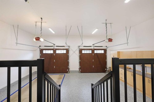 911 2 Avenue West, Brooks, AB - Indoor Photo Showing Garage