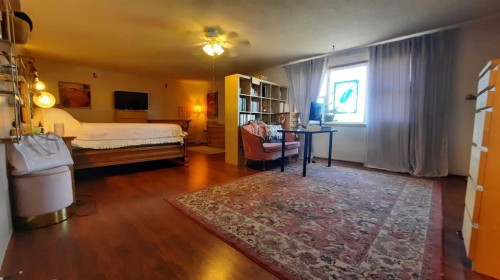 710 Bankview Close, Drumheller, AB - Indoor Photo Showing Bedroom