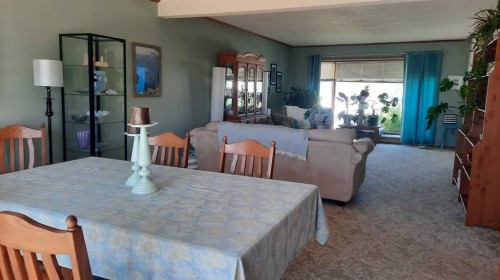 710 Bankview Close, Drumheller, AB - Indoor Photo Showing Dining Room