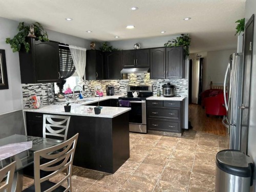 3 Upland Road, Brooks, AB - Indoor Photo Showing Kitchen With Double Sink With Upgraded Kitchen