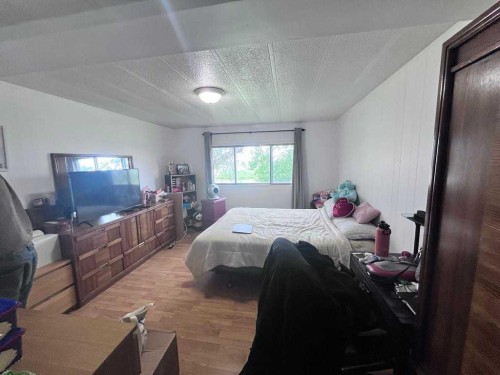 608 9 Avenue West, Hanna, AB - Indoor Photo Showing Bedroom