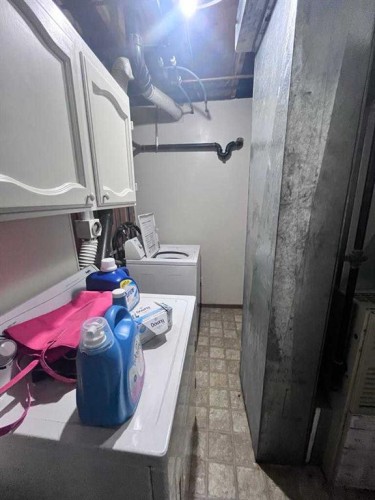 608 9 Avenue West, Hanna, AB - Indoor