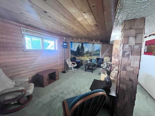608 9 Avenue West, Hanna, AB - Indoor