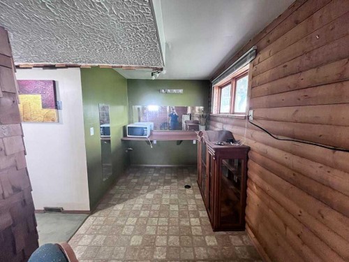 608 9 Avenue West, Hanna, AB - Indoor Photo Showing Other Room