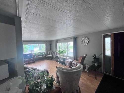 608 9 Avenue West, Hanna, AB - Indoor