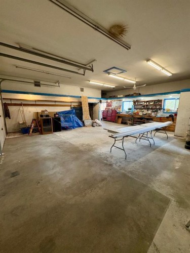 45 3 Avenue, Tilley, AB - Indoor Photo Showing Garage