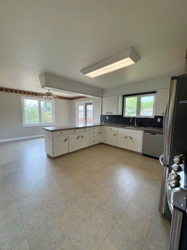 45 3 Avenue, Tilley, AB - Indoor