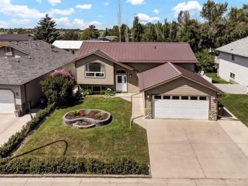 7 Park Place WEST Brooks, AB T1R 1G6
