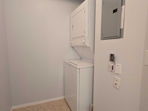 1206-604 8 Street Sw, Airdrie, AB - Indoor Photo Showing Laundry Room