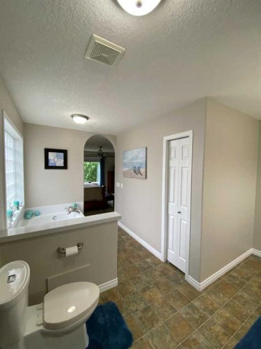 79 Park Place West, Brooks, AB - Indoor Photo Showing Bathroom