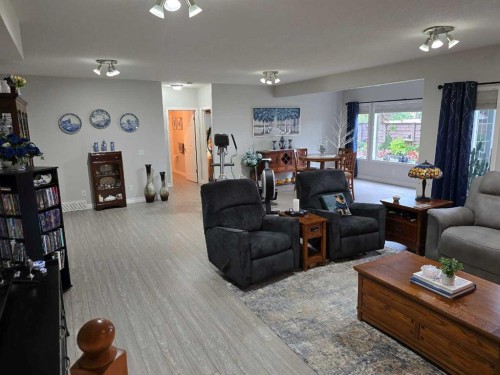 79 Park Place West, Brooks, AB - Indoor Photo Showing Living Room