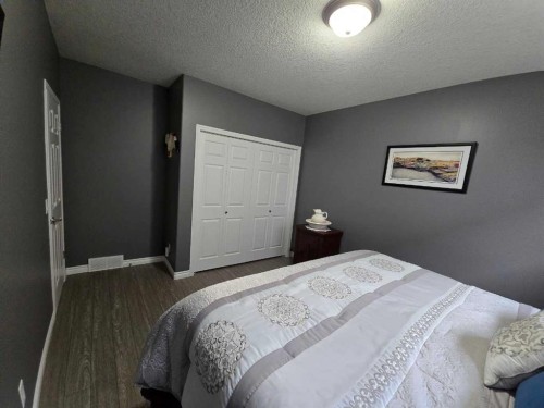 79 Park Place West, Brooks, AB - Indoor Photo Showing Bedroom