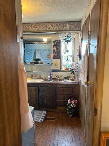 207 2 Avenue North, Morrin, AB - Indoor