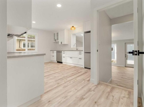 1818 10A Street, Coaldale, AB - Indoor Photo Showing Kitchen