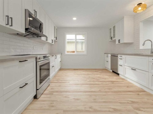 1818 10A Street, Coaldale, AB - Indoor Photo Showing Kitchen With Upgraded Kitchen