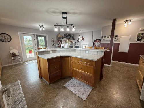 502 Fox Lake Trail, Hanna, AB - Indoor Photo Showing Kitchen