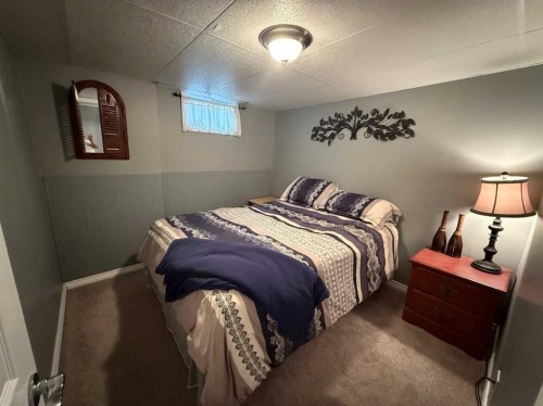 502 Fox Lake Trail, Hanna, AB - Indoor Photo Showing Bedroom