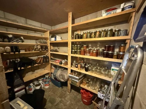 502 Fox Lake Trail, Hanna, AB - Indoor Photo Showing Other Room