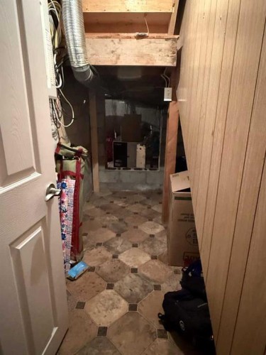 502 Fox Lake Trail, Hanna, AB - Indoor Photo Showing Other Room