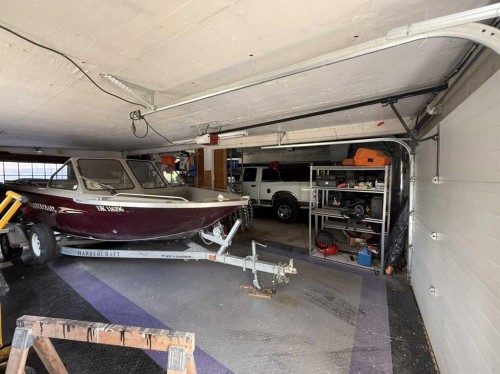 502 Fox Lake Trail, Hanna, AB - Indoor Photo Showing Garage