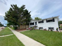 208 4 Avenue WEST Hanna, AB T0J 1P0