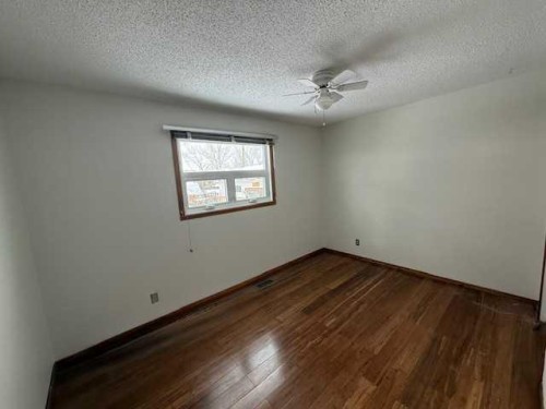 10 Main Street, Munson, AB - Indoor Photo Showing Other Room