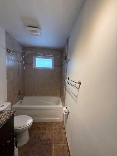 10 Main Street, Munson, AB - Indoor Photo Showing Bathroom