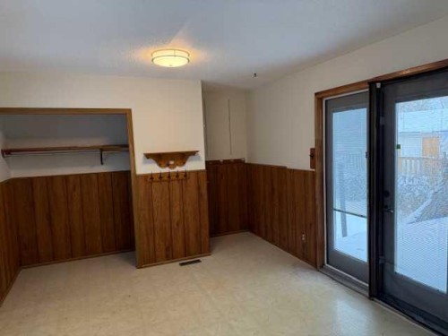 10 Main Street, Munson, AB - Indoor Photo Showing Other Room