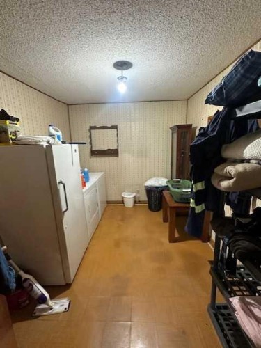 406 Fox Lake Trail, Hanna, AB - Indoor