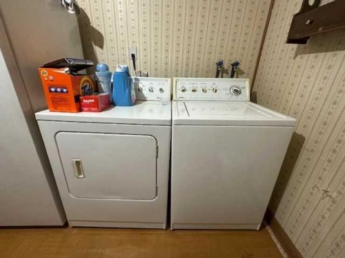 406 Fox Lake Trail, Hanna, AB - Indoor Photo Showing Laundry Room