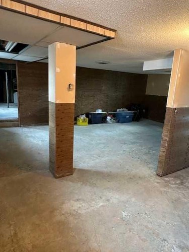406 Fox Lake Trail, Hanna, AB - Indoor