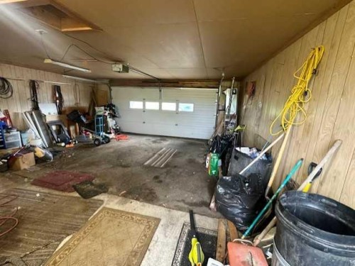 406 Fox Lake Trail, Hanna, AB - Indoor Photo Showing Garage