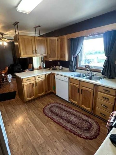 406 Fox Lake Trail, Hanna, AB - Indoor Photo Showing Kitchen With Double Sink