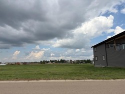 33 Kingfisher Estates EAST Lake Newell Resort, AB T1R 0X5