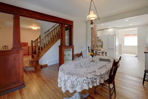 1507 2 Avenue Nw, Drumheller, AB - Indoor Photo Showing Dining Room