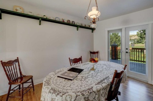 1507 2 Avenue Nw, Drumheller, AB - Indoor Photo Showing Dining Room