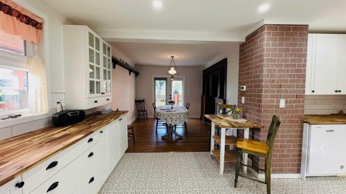 1507 2 Avenue Nw, Drumheller, AB - Indoor