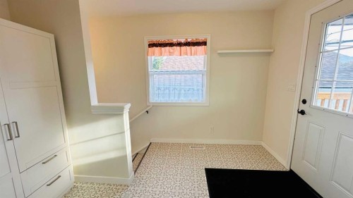 1507 2 Avenue Nw, Drumheller, AB - Indoor Photo Showing Other Room