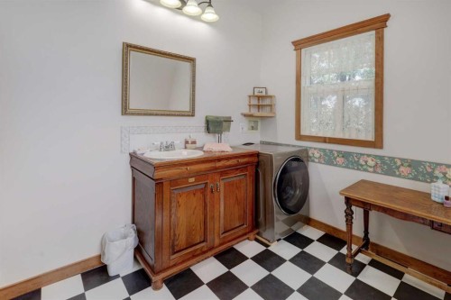 1507 2 Avenue Nw, Drumheller, AB - Indoor Photo Showing Laundry Room
