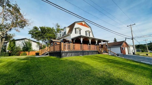 1507 2 Avenue Nw, Drumheller, AB - Outdoor With Deck Patio Veranda