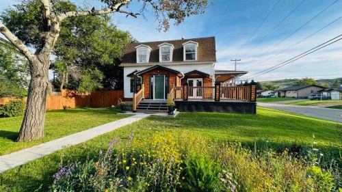 1507 2 Avenue Nw, Drumheller, AB - Outdoor With Deck Patio Veranda